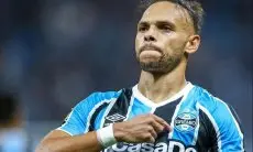Bawa Kemenangan, Pelatih Gremio Malah Diamuk Fans, Mano Menezes Dituding Aib bagi Brasil
