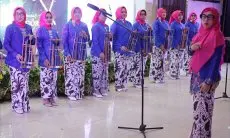 Angklung Tak Hanya Jadi Media Hiburan Ibu - Ibu Iwapi, Tetapi Juga Sebagai Pengasah Otak Kanan 