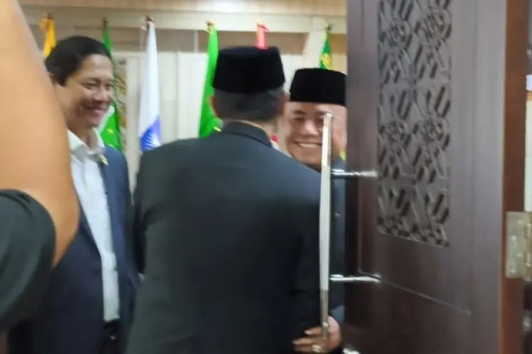 Sebelum Rapat Paripurna, Wagub Erwan dan Sekda Herman Bersua di Ruang Ketua DPRD Jabar