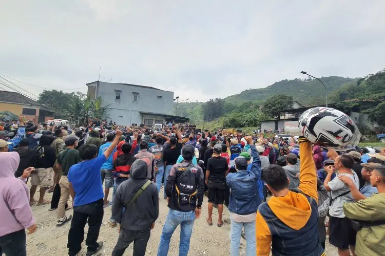 Terancam Kehilangan Mata Pencaharian, Ribuan Buruh Tambang di Cipatat dan Padalarang Sampaikan Aspirasi ke DPRD KBB