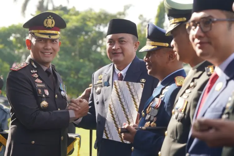 HUT Bhayangkara ke-79, Bupati Rudy Susmanto Terima Penghargaan Tokoh Pengayom Sinergitas