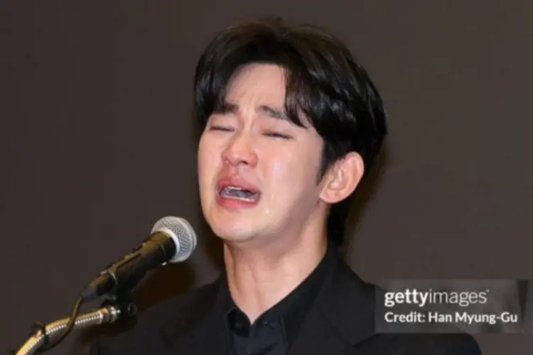 Penggemar Kim Soo Hyun Diam-diam Bergerak Kumpulkan Bukti untuk Membela sang Aktor