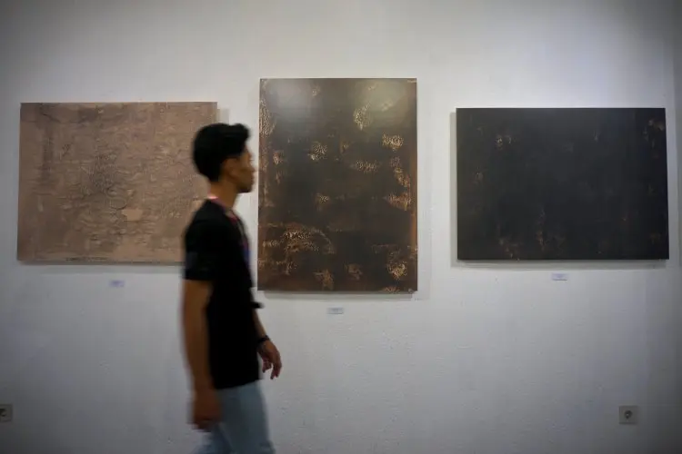 FOTO: Pameran Lukisan Abstrak Meditatif Purnama (dan) Tilem Karya Iswanto Soerjanto