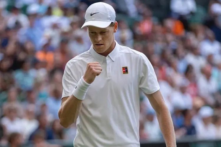 Melangkah Mulus ke 16 Besar Wimbledon, Ini Beda Jannik Sinner dan Carlos Alcaraz