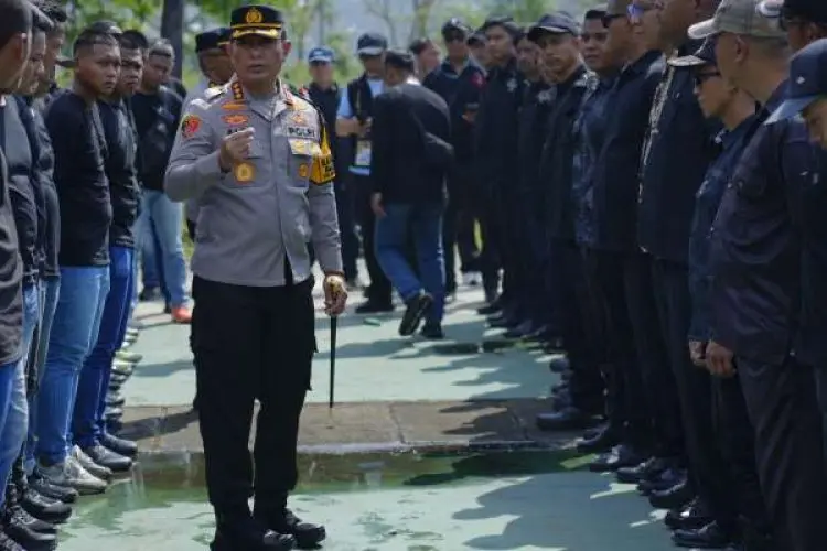 Polresta Bandung Berikan Arahan kepada Petugas Steward Jelang Laga Persib Bandung vs Fort FC di Piala Presiden 2025