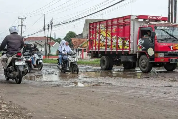 Proyek Peningkatan Jalan Gebang-Pabuaran Menunggu  Anggaran Perubahan