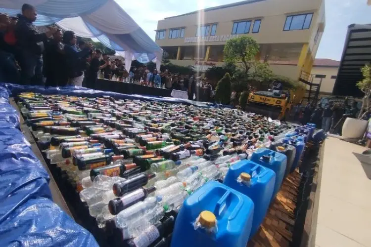 Polresta Musnahkan 17 Ribu Botol Miras, Berhasil Ungkap Ciu Home Industry