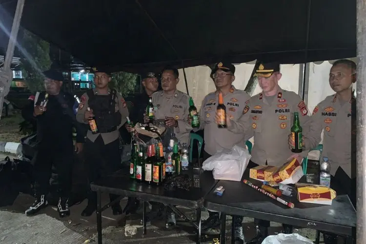 Pemeriksaan Ketat Penonton di Stadion Sijalakharupat, Polisi Amankan Miras, Narkoba dan Tiket Palsu