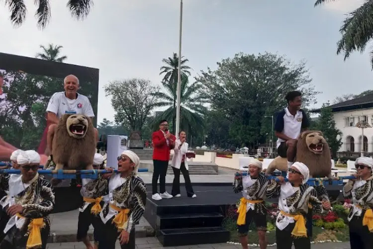 Finalis Piala Presiden 2025 Dihibur Sisingaan di Gedung Sate