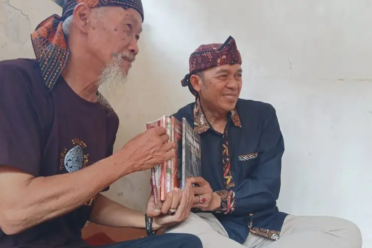 Cara sang Maestro Aksara Daerah asal Cimahi Lestarikan Warisan Budaya Bangsa yang Hampir Punah Ditelan Zaman