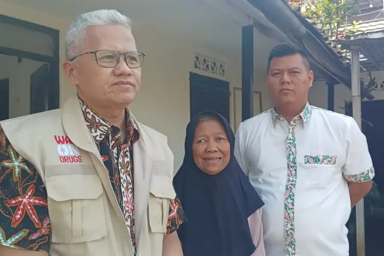 Doa Emak Entin Usai Dinobatkan 'Indung' oleh Pemkot Cimahi, Terima Bantuan Sembako hingga Uang dari Iuran ASN