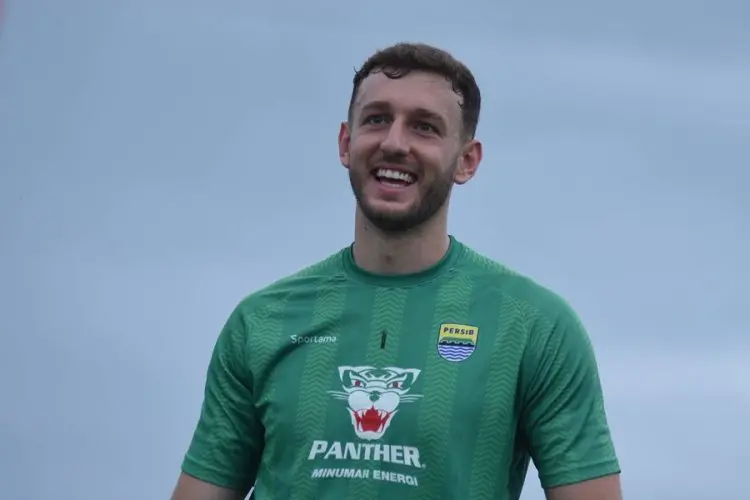 Ini Kata Bojan Hodak Soal Nasib Adam Przybek di Persib