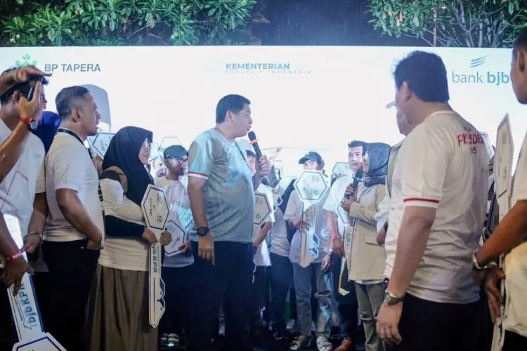 Bank bjb Menyerahkan Kunci Secara Simbolis Kepada 100 Debitur FLPP