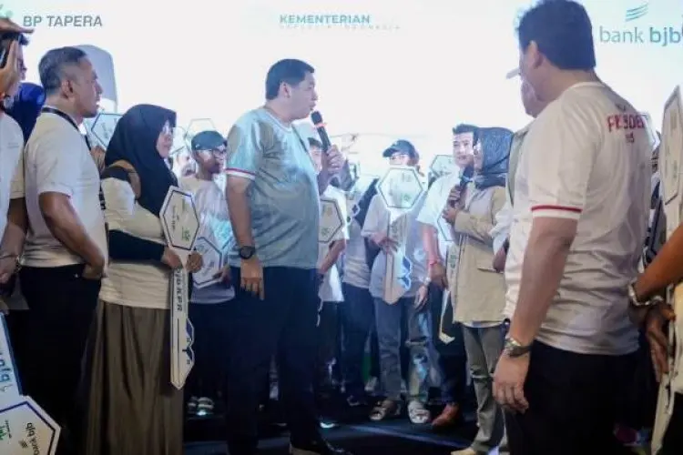 Di Stadion si Jalak Harupat, bank bjb Serahkan Kunci 100 Debitur FLPP