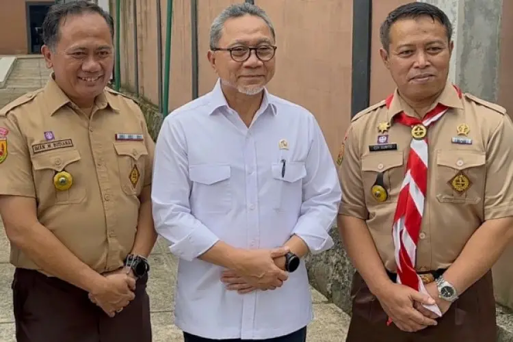Zulkifli Hasan Pantau Kesiapan Launching Koperasi Merah Putih Desa Hambalang