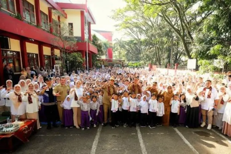 Erwin Ajak Siswa Baru SDN 016 Kota Bandung Jadi Generasi Tangguh Penuh Ilmu