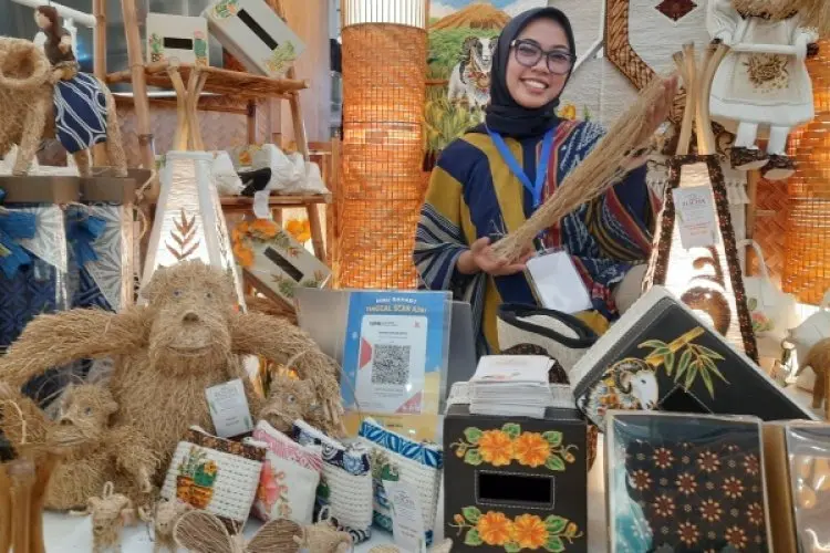 Olah Akar Wangi Jadi Produk Kriya, Alaina Terima Upakarti dari SBY dan Digunakan Dedi Mulyadi untuk Hiasi Lembur Pakuan