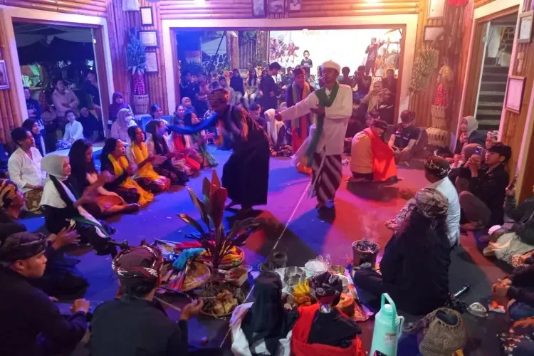 Menelisik Tradisi dan Budaya di Kampung Adat Cireundeu, ada Upacara Seren Taun, Jamasan hingga Mulasara Sirah Cai