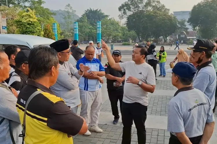Bupati Sumedang : Naik Angkutan Umum Banyak Manfaatnya