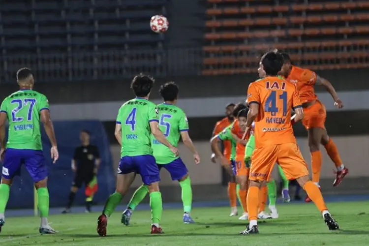 Petaka Kartu Merah Hancurkan Yokohama FC di Kandang Shimizu S-Pulse