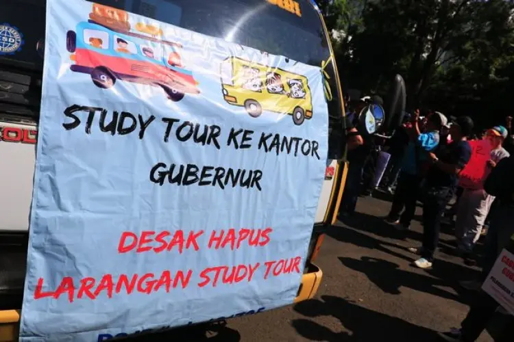 Sikap Kami: Ironi Transportasi Jabar