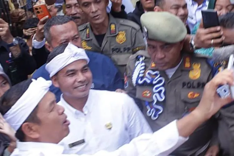 Jeli Lihat Masalah di Desanya, Kades Hambalang Wawang Sudarwan Dipuji Dedi Mulyadi