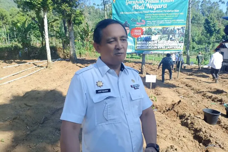 Perbaiki Hulu Citarum, Pemkab Bandung Wajibkan ASN Tanam Pohon di Situ Cisanti