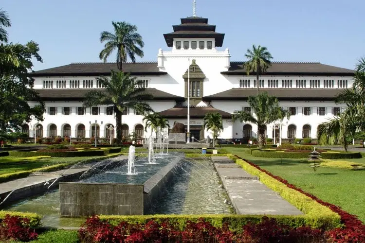 Pemprov Jabar Tantang Pembuktian Ahli Waris Soal Klaim Kepemilikan SMAN 13 Bandung