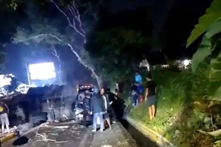 Delapan Orang jadi Korban Kecelakaan Truk Bermuatan Peralatan Dapur MBG di Jalan Kolmas, Polisi: Mereka Masih Mendapat Penanganan Medis