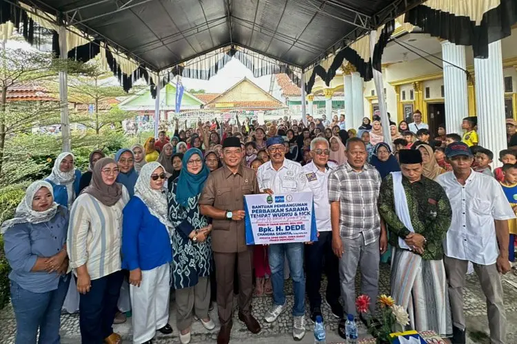 Kang Dechans Reses, Bantu Bangun MCK Masjid di Bojong Jengkol