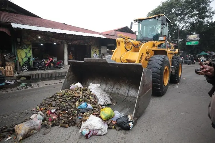 DLH Kota Bandung Alihkan Sampah dari Pasar-Pasar ke Gedebage, Penuhi Kapasitas Pengolahan