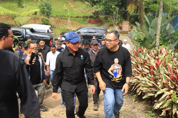 Dibiarkan Pemkab Bogor, Menteri Hanif Faisol Nurofiq Cabut Izin dan Bongkar Bangunan Ilegal di Kawasan Puncak