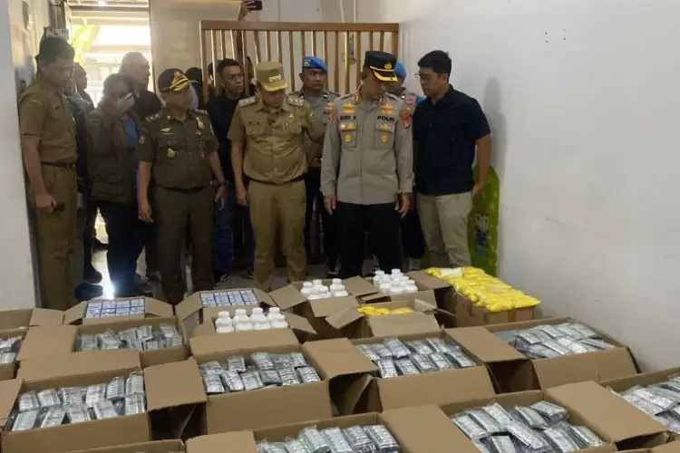 Sat Narkoba Polrestabes Bandung Sita 1,2 Juta Obat Keras Ilegal di Komplek Mewah