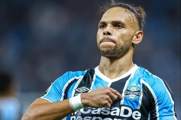 Dua Bulan Menunggu, Dua Penalti Mantan Barcelona Bawa Kemenangan Gremio