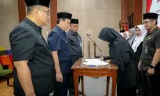 Lantik 16 Pejabat Fungsional, Iskandar Tegaskan Jabatan Itu Amanah Penuh Integritas