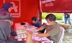 Ratusan Masyarakat Maksimalkan Cek Kesehatan Gratis di Alfamidi Podomoro Super Bandung