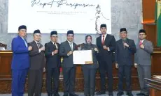 Ketua DPRD dan Bupati Bandung Menandatangani   KUA-PPAS Kabupaten Bandung 2026