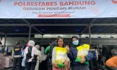 Bukan Sekadar Beras, Tapi Perhatian: Haru di Balik Gerakan Pangan Murah Polrestabes Bandung