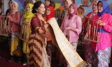 Diiringi Musik Angklung, Lomba Fashion Show Kebaya di Megamendung Ini Diapresiasi Pemprov Jabar