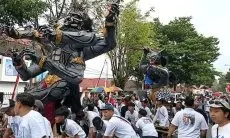Tak Kehabisan Kreativitas, Warga Desa Lembang Suguhkan Replika Raksasa di Karnaval HUT ke-80 RI