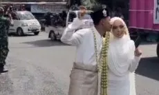 Viral! Pasangan Pengantin di Pati Menikah di Tengah Demo Tuntut Bupati Sudewo Mundur