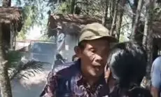 Viral! Wisatawan di Pantai Binasi Panik Usai Ikan Bakar Dirusak Tiga Pria