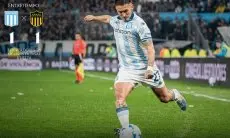 Mesin Gol Adrian Martinez Bawa Racing Club ke Perempat Final, Dua Kartu Merah Melayang