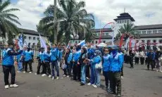 785 Petugas Gabungan Amankan Aksi Unjuk Rasa Buruh di Kantor Disnakertrans Jabar