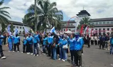 UMK Diapresiasi, UMSK Diprotes, Buruh Jabar Nilai SK Gubernur Pangkas Hasil Tripartit
