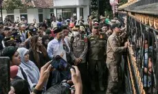 Demo Sempat Ricuh, Massa Ingin Masuk Semua untuk Dialog