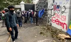 Ojol dan Mahasiswa Geruduk DPRD Jabar