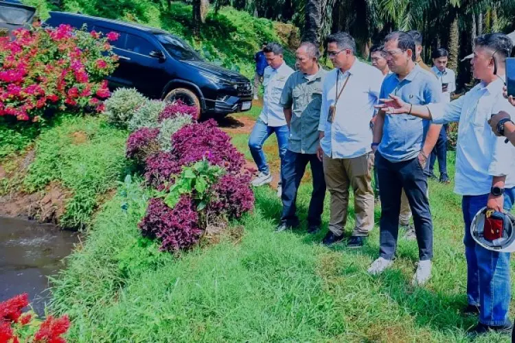 Asep Wahyuwijaya Pastikan Pengelolaan Limbah di Pabrik Kelapa Sawit Cikasungka Sudah Penuhi Standar