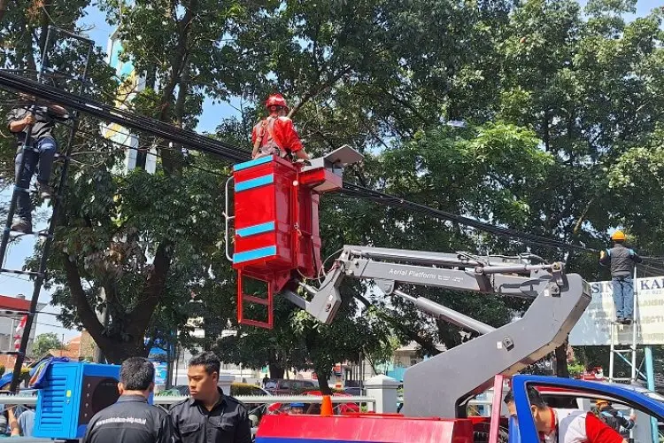 Cegah Bahaya Kabel Menjuntai, Diskominfo Kota Bandung Ajukan Pengadaan Mobil Skylift