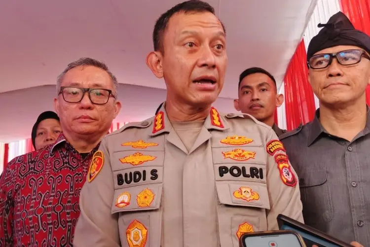 Kapolrestabes Bandung Laksanakan Patroli Bermotor, Pastikan Keamanan Lalu Lintas dan Ibadah Natal 2025